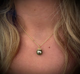 Lille agerntop i 14 karat guld m. grøn Tahitiperle 11 mm. dia.