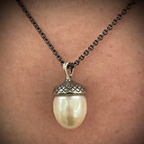 Agerntop håndgraveret oxyderet sølv m. Ferskvands perle 12,1 mm