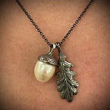 Agerntop håndgraveret oxyderet sølv m. Ferskvands perle 12,1 mm